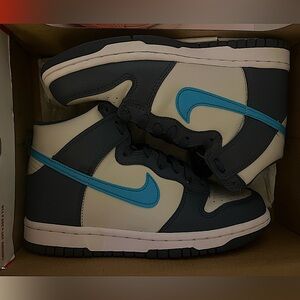 blue nike dunks!